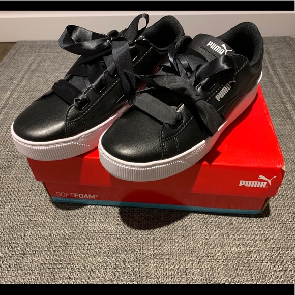 puma with ribbon ties